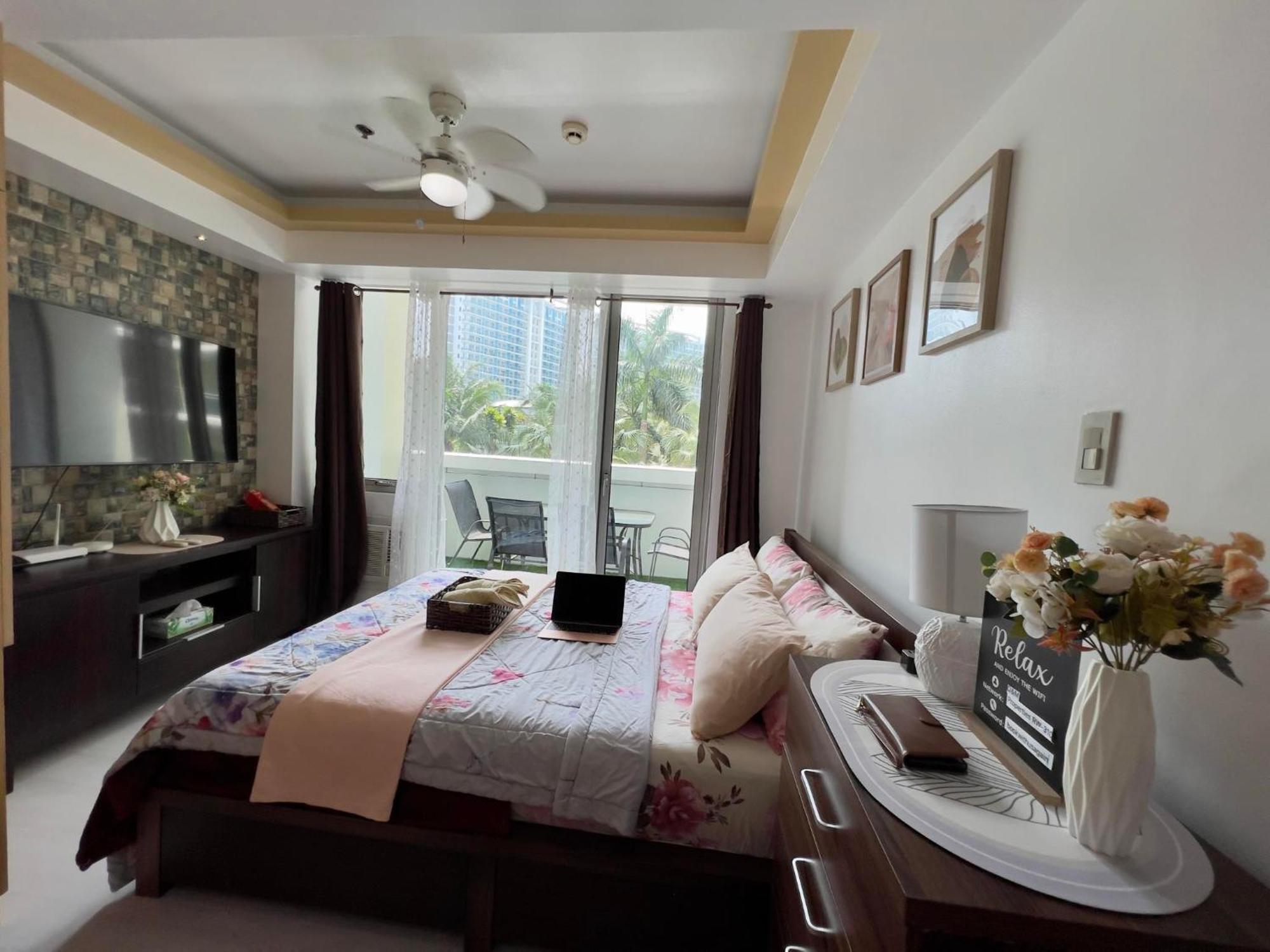 Beach Front Living In The Heart Of The City, Azure Residences มะนิลา ภายนอก รูปภาพ