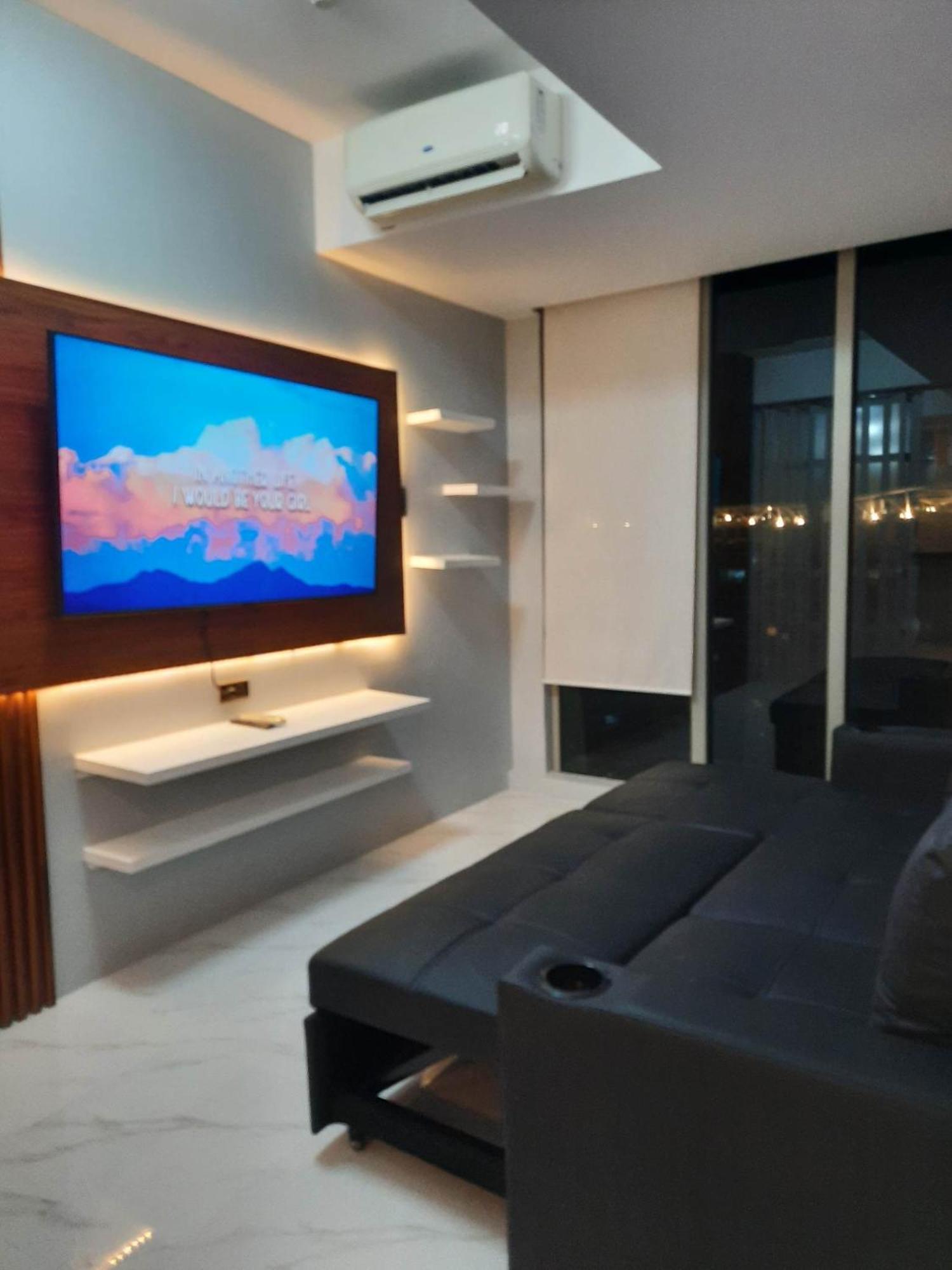 Beach Front Living In The Heart Of The City, Azure Residences มะนิลา ภายนอก รูปภาพ